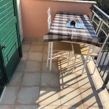 Borzic - One Bedroom With Terarce And Sea View Omiš